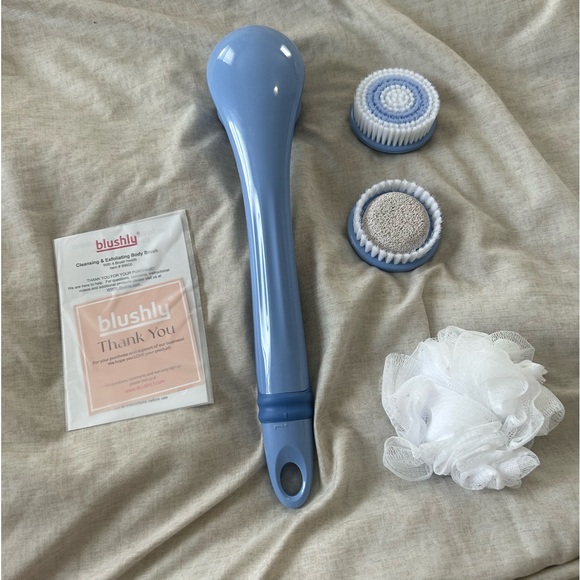 ❤️Blushly Cleansing and Exfoliating Body Brush - Picture 2 of 3